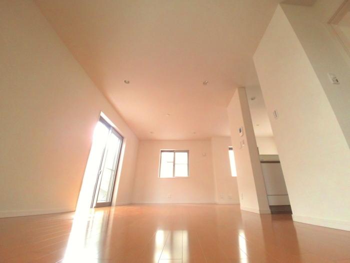 Living. Yes floor heating (6 Building)