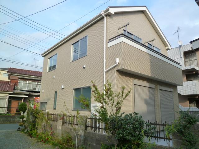 Local photos, including front road. Local (12 May 2013) Shooting