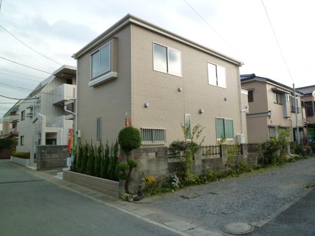 Local photos, including front road. Local (12 May 2013) Shooting