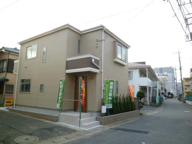 Local appearance photo. Local (12 May 2013) Shooting