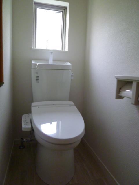 Toilet. Indoor (12 May 2013) Shooting