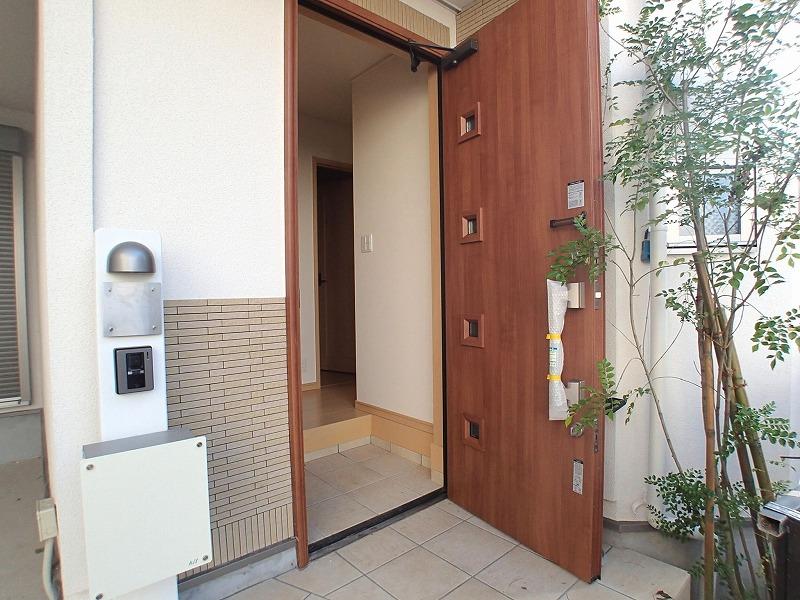 Entrance. Entrance door there is a profound feeling