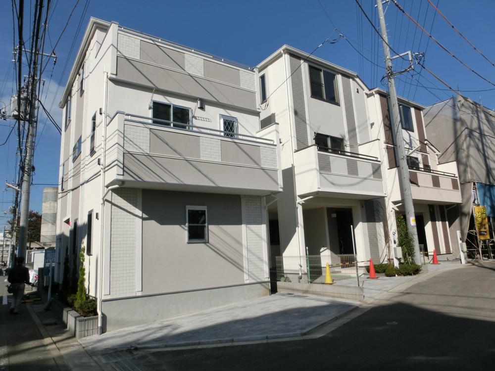 Local photos, including front road.  ■ It is building completed.  ■ Also we will gladly correspond on the day of your visit. Free to dial ⇒0120-533-508