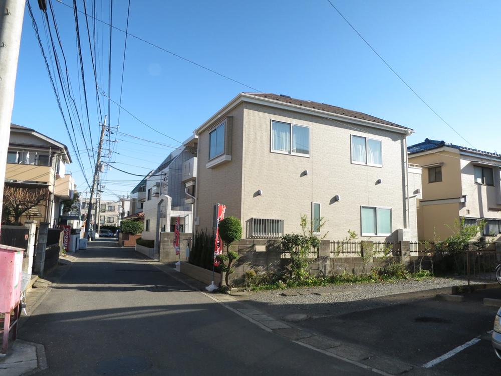 Local appearance photo. Local (12 May 2013) Shooting