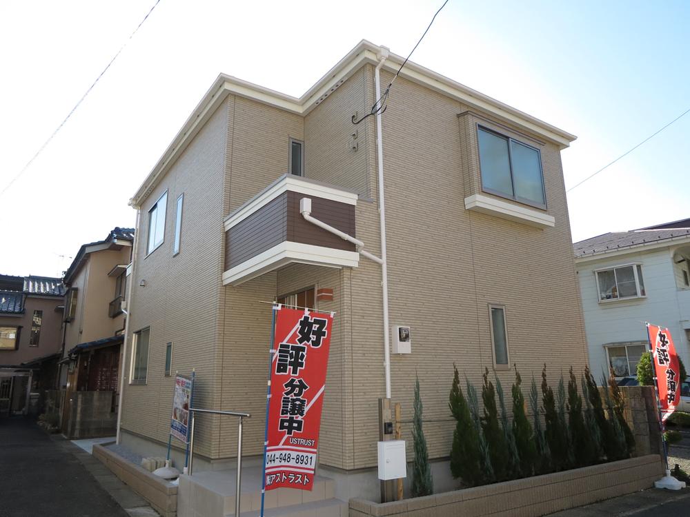 Local photos, including front road. Feeling of freedom of the corner lot unique is, I would recommend point. Local (12 May 2013) Shooting