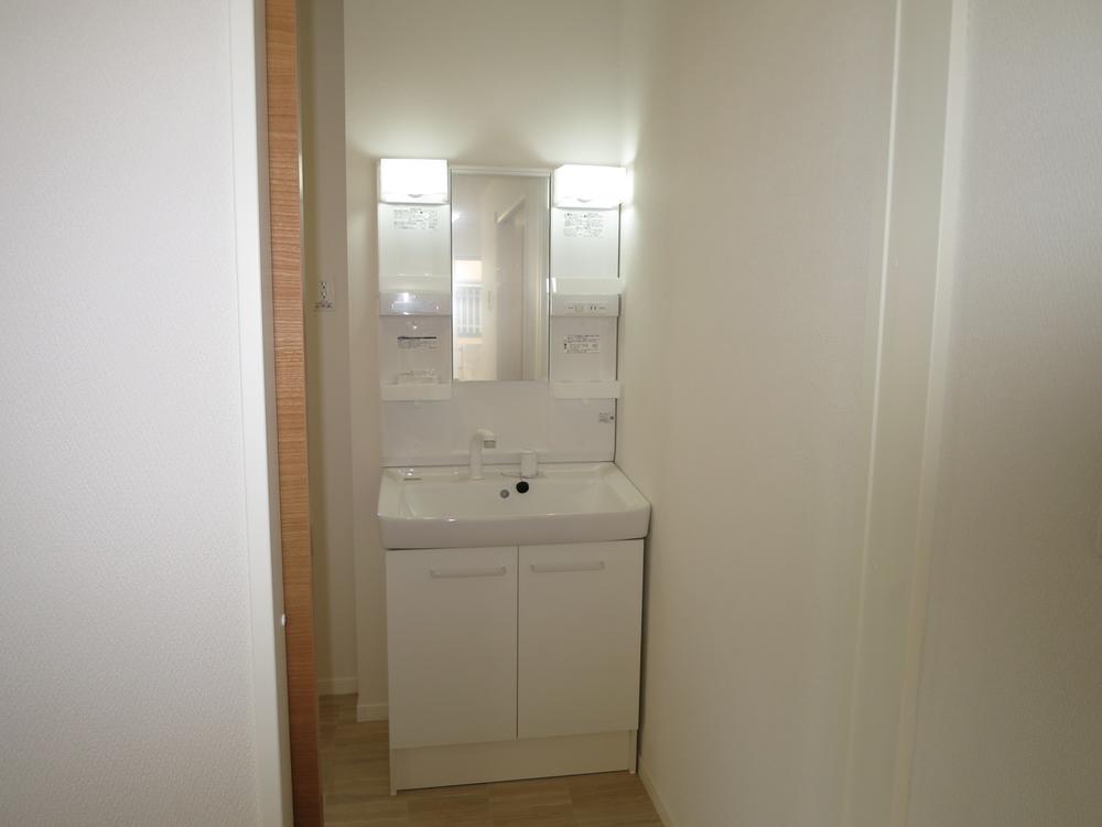 Wash basin, toilet. Local (12 May 2013) Shooting