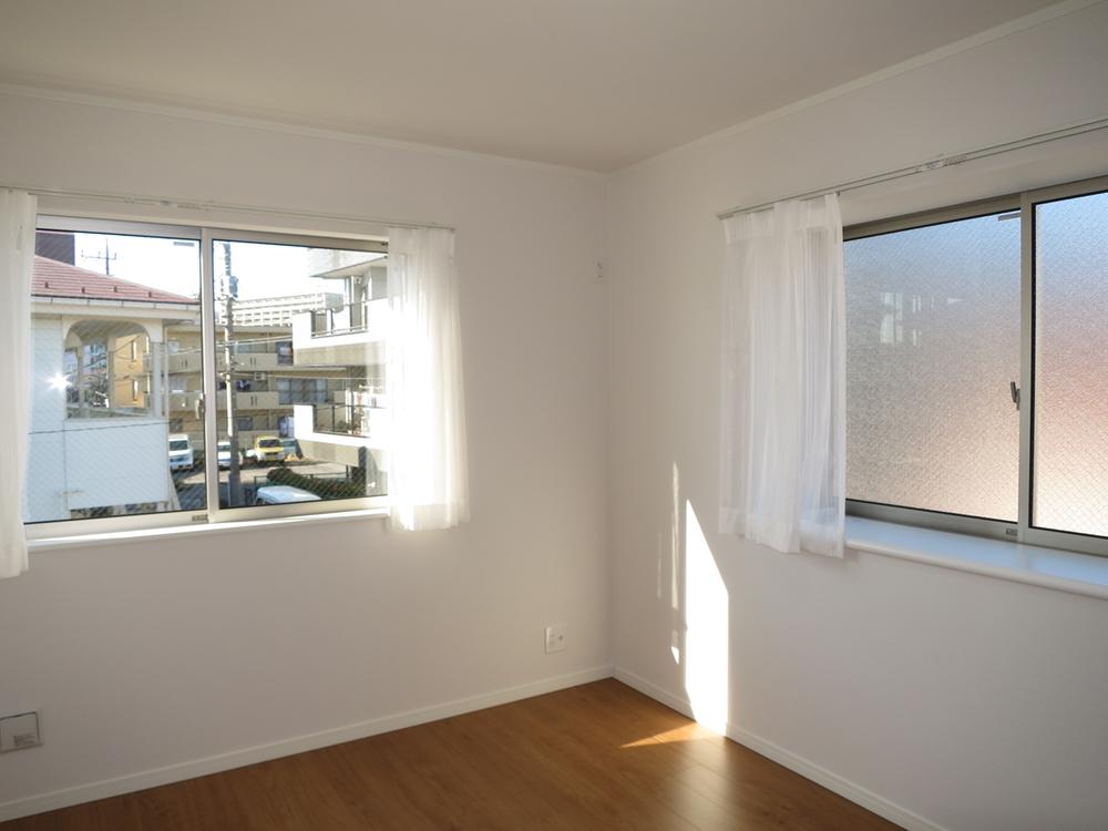 Non-living room. Local (12 May 2013) Shooting