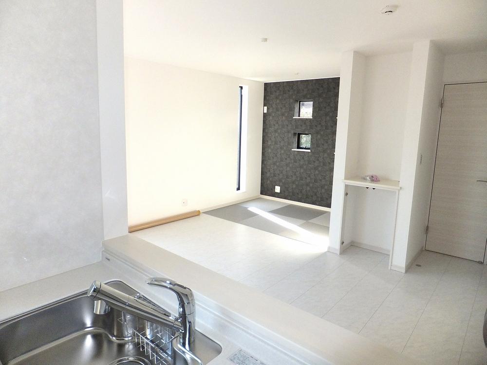 Living. It is living with a tatami corner.