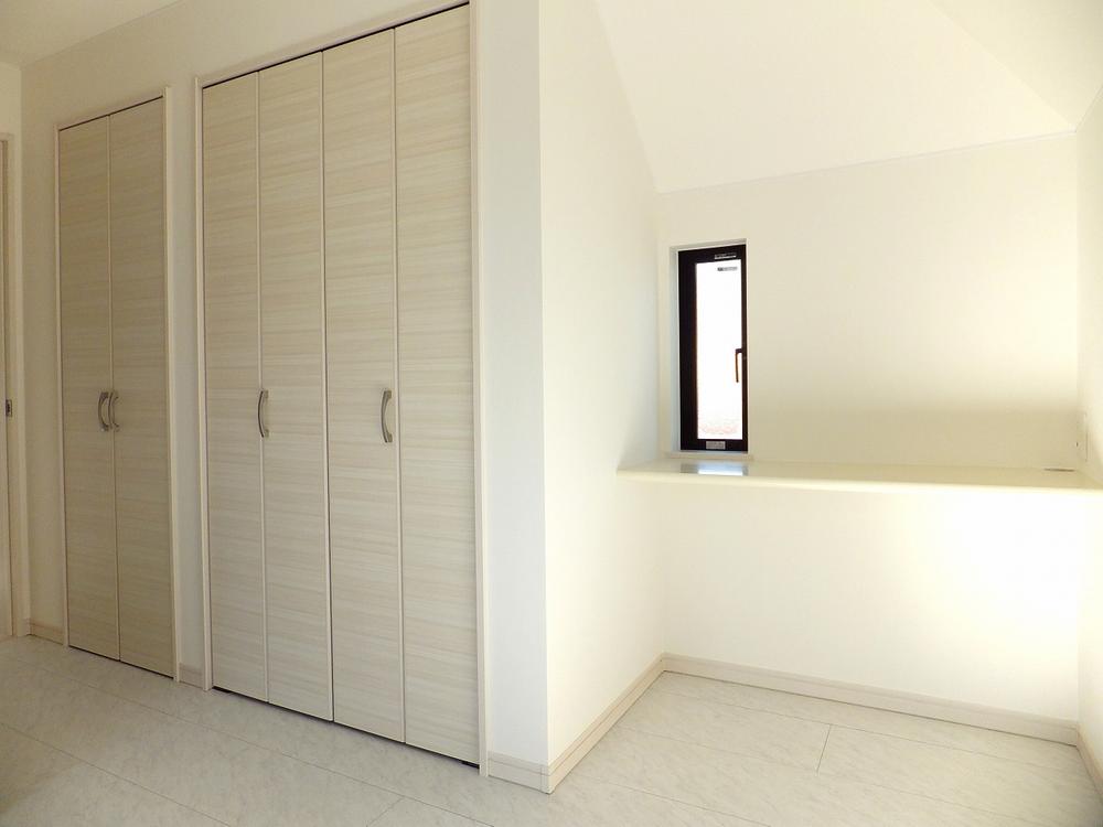 Non-living room. Indoor (12 May 2013) Shooting Storage rich master bedroom we have established a counter.