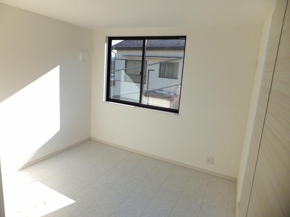 Non-living room. Indoor (12 May 2013) Shooting All of the rooms are good per yang.