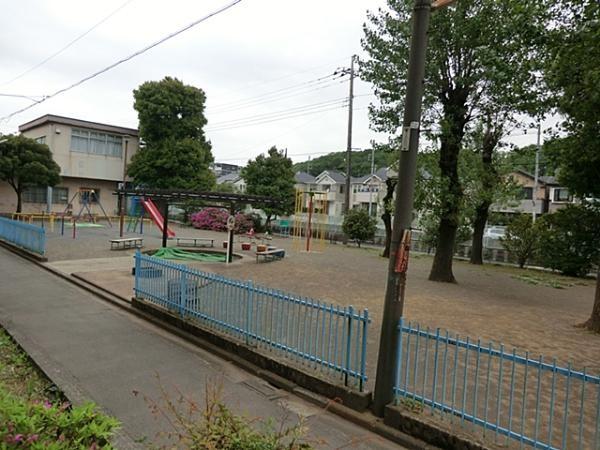 park. 320m until Kamisakunobe park