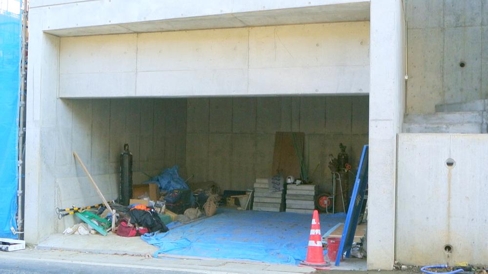 Local photos, including front road. Underground garage two Available