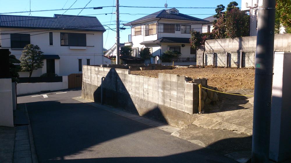 Local photos, including front road. Local (12 May 2013) Shooting