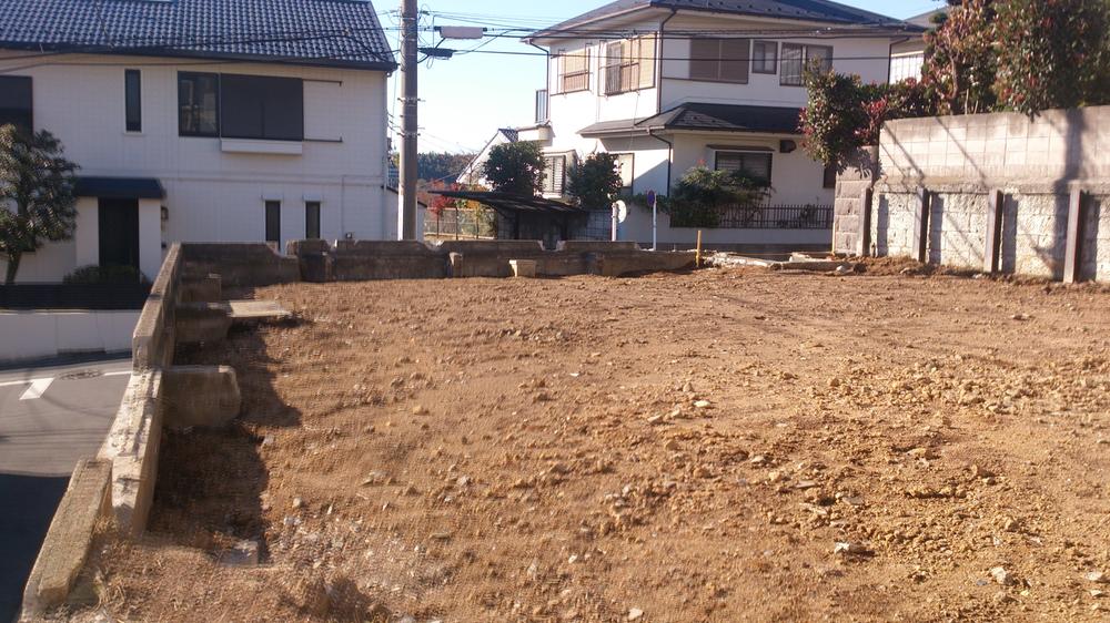 Local photos, including front road. Local (12 May 2013) Shooting