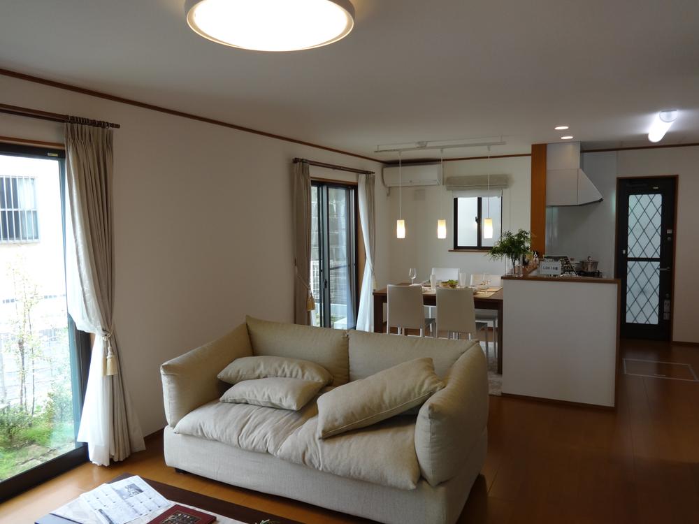 Same specifications photos (living). ( 1 Building) Rendering