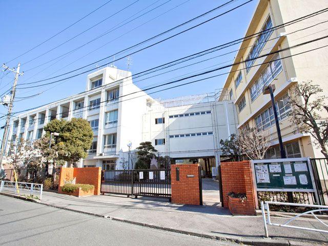 Junior high school. 1320m to the Kawasaki Municipal Mukogaoka junior high school