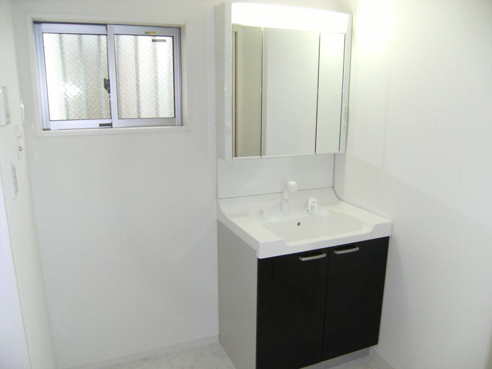 Wash basin, toilet. Indoor (December 20, 2013) Shooting