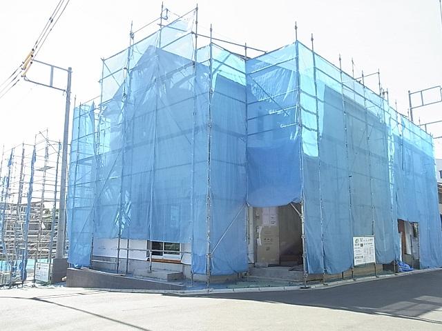 Local photos, including front road. 7 Building site (October 2013) Shooting