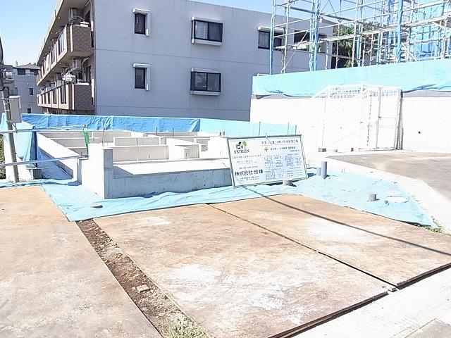 Local photos, including front road. 3 Building site (October 2013) Shooting