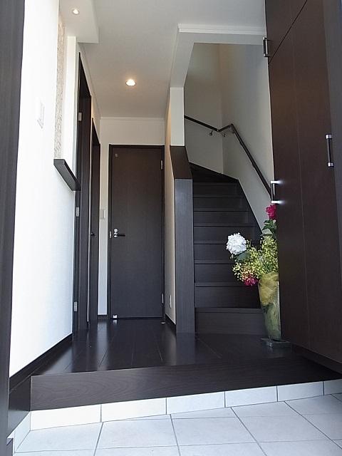 Entrance. 8 Building room (November 2013) Shooting