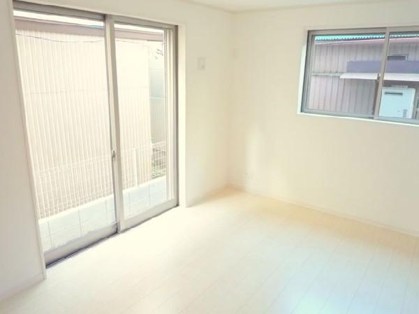 Non-living room. Room first floor west 6 Pledge service room other than