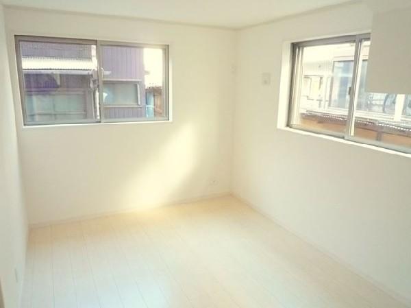 Non-living room. Room first floor east side 6 Pledge service room other than