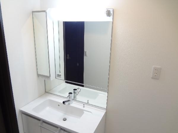 Wash basin, toilet. It is vanity