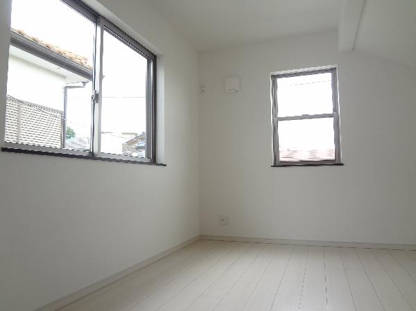 Non-living room. Western-style is 6 Pledge