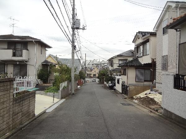 Local photos, including front road. It is a front road 1