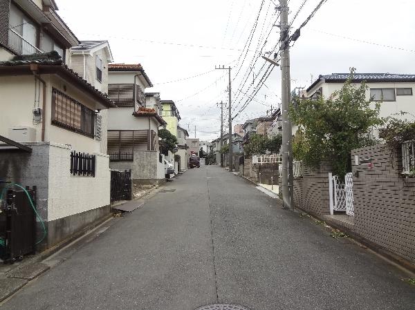 Local photos, including front road. Front is the road 2