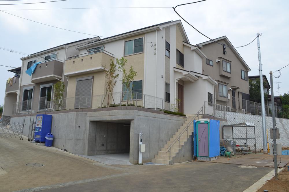 Local photos, including front road. Local (July 2013) shooting model building