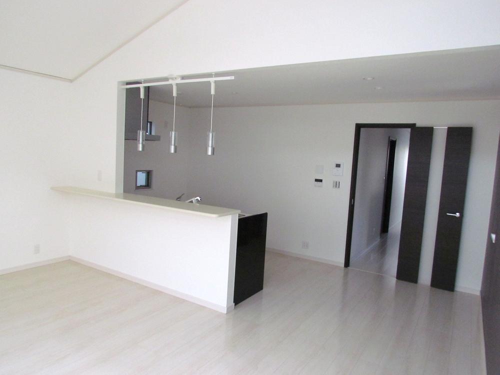 Living. Kitchen top can be installed in your favorite lighting rail type