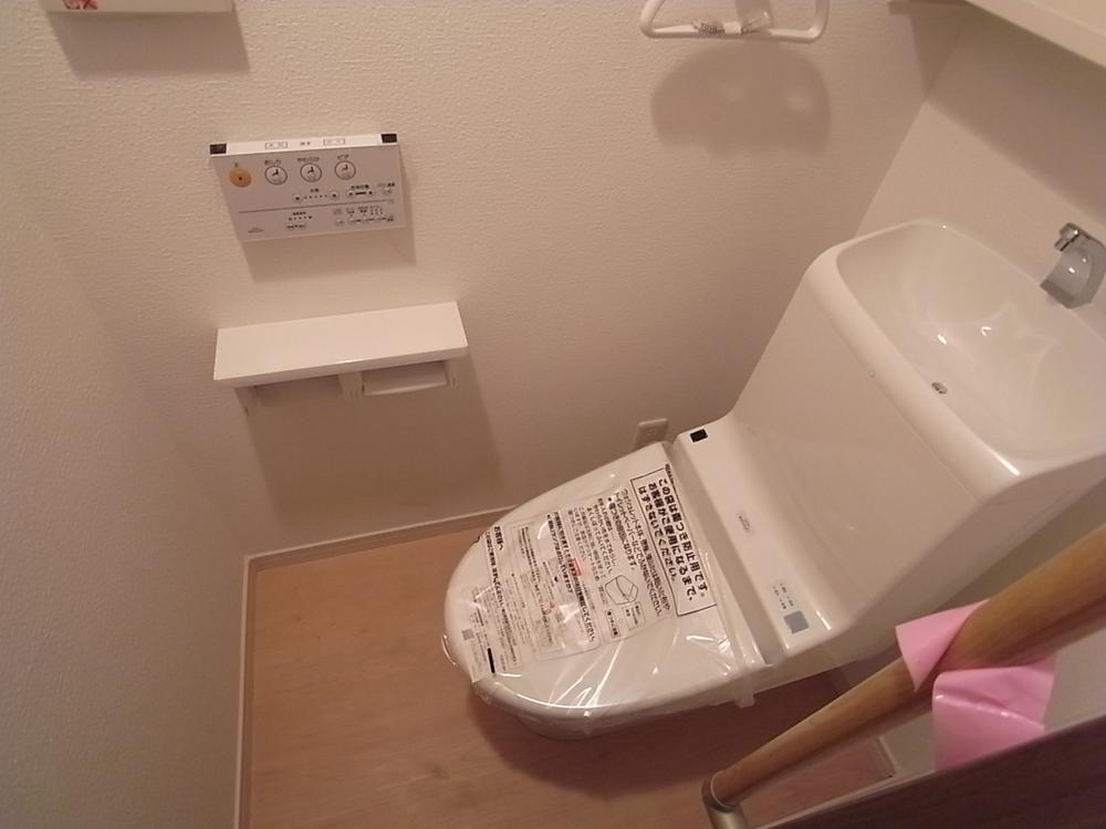 Toilet. Indoor (12 May 2013) Shooting