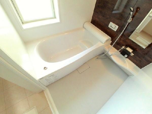 Bathroom. Spacious 1 tsubo size bus