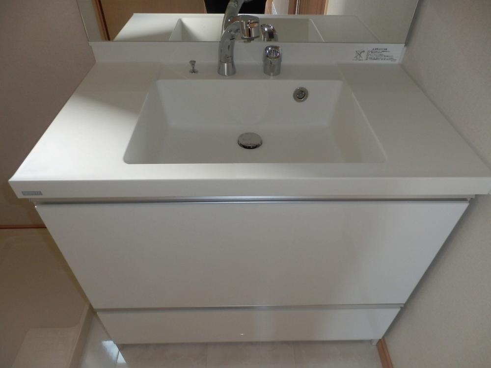 Wash basin, toilet. Indoor (November 18, 2013) Shooting