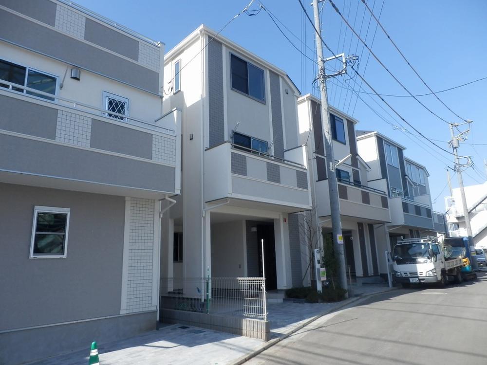 Other. It is a photograph of local, including front road! Yang per good! Since the wide road can be easily out of the car! 