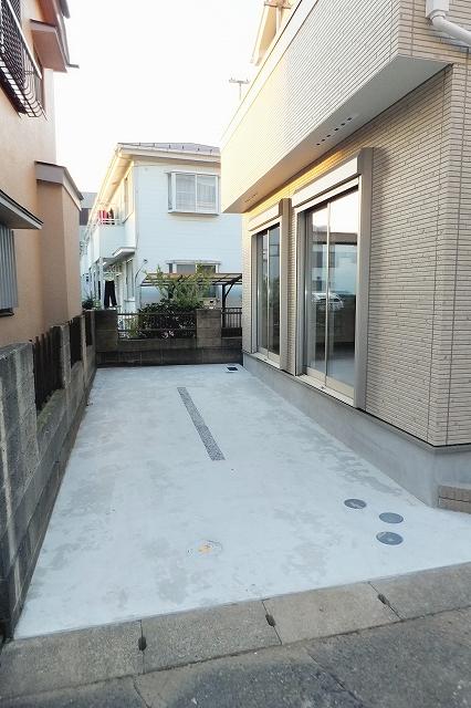 Parking lot. Local (December 6, 2013) Shooting