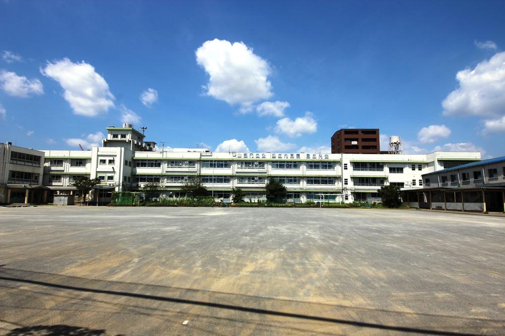 Primary school. Sakado 300m up to elementary school
