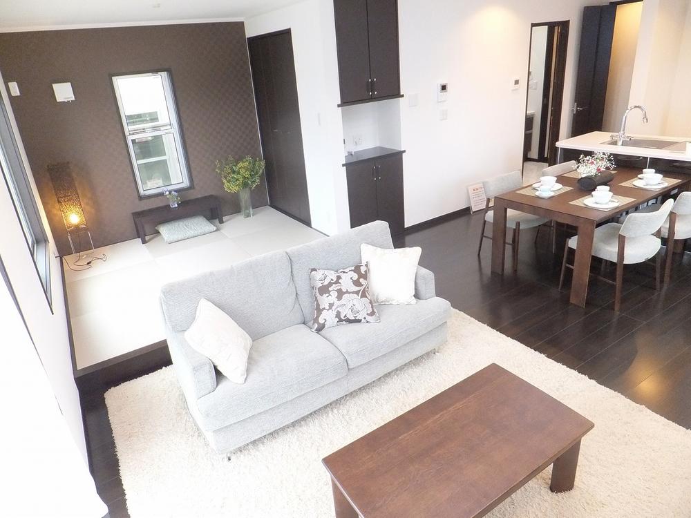 Living. Indoor (10 May 2013) Shooting There is a Japanese-style room next to the living room.