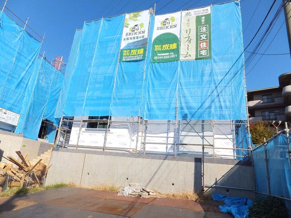 Local appearance photo. Local (10 May 2013) Shooting The only three-story dwelling unit, All room facing south, including the LDK. (12 Building)