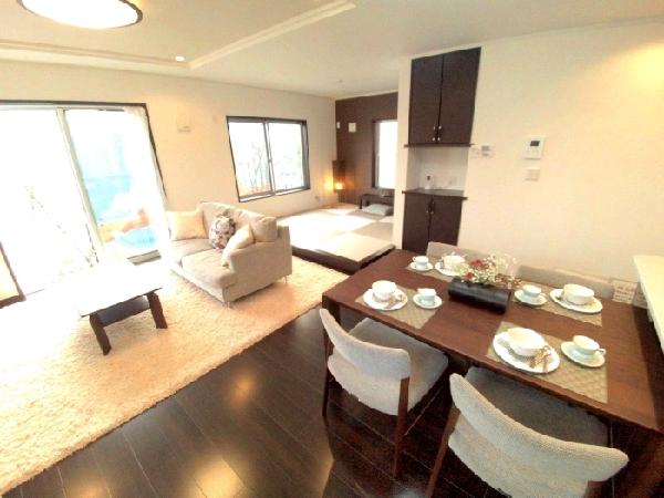 Living. LDK16.75 Pledge