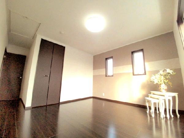 Non-living room. Housing wealth