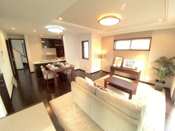 Living. Please call up to alpine industry 0800-603-0604 [Toll free]      "Solar panels installed, Naruken construction. This quiet living environment. Mizonokuchi station a 10-minute walk, Conveniently located Kajigatani Station 3-minute walk. "