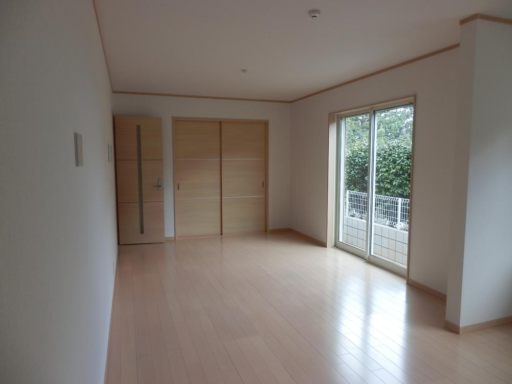 Same specifications photos (living). living The company specification example