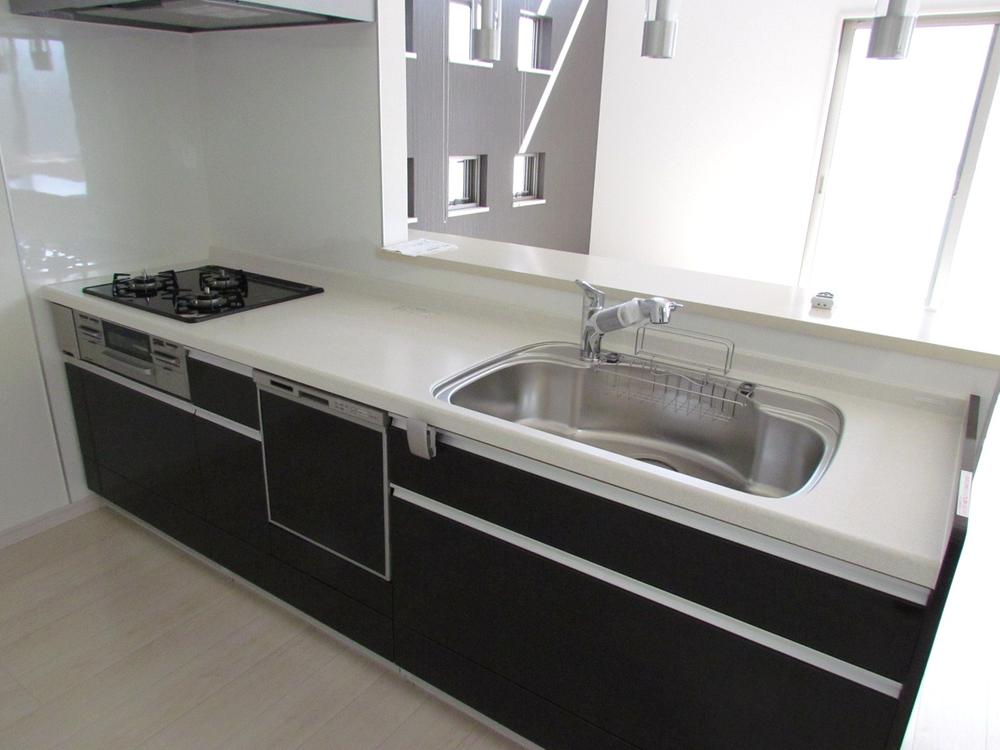 Kitchen. Kitchen dishwashing, With water purifier Face-to-face counter kitchen