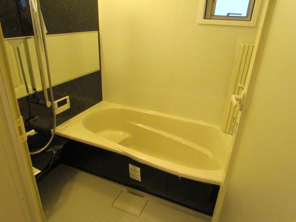 Bathroom. Cold winter is switched on because the bathroom is also bathroom drying it is with a machine heating function in with sitz bath