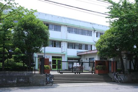 Primary school. Sakado until elementary school 320m