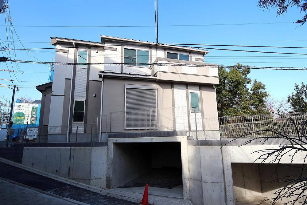 Local photos, including front road.  ■ 1 Building has already completed. Also we will gladly correspond on the day of your visit. Feel free to contact to the toll-free ⇒0120-533-508, Please contact