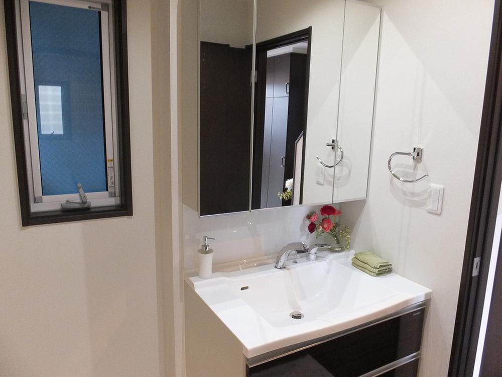 Wash basin, toilet. Indoor (10 May 2013) Shooting