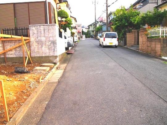 Local photos, including front road. Frontal road